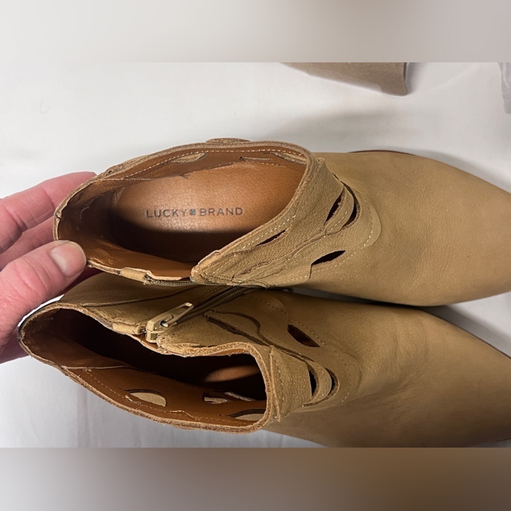 LUCKY BRAND Tan GEZANA laser cut nubuck ankle boots size 7.5.‎ - Picture 7 of 8